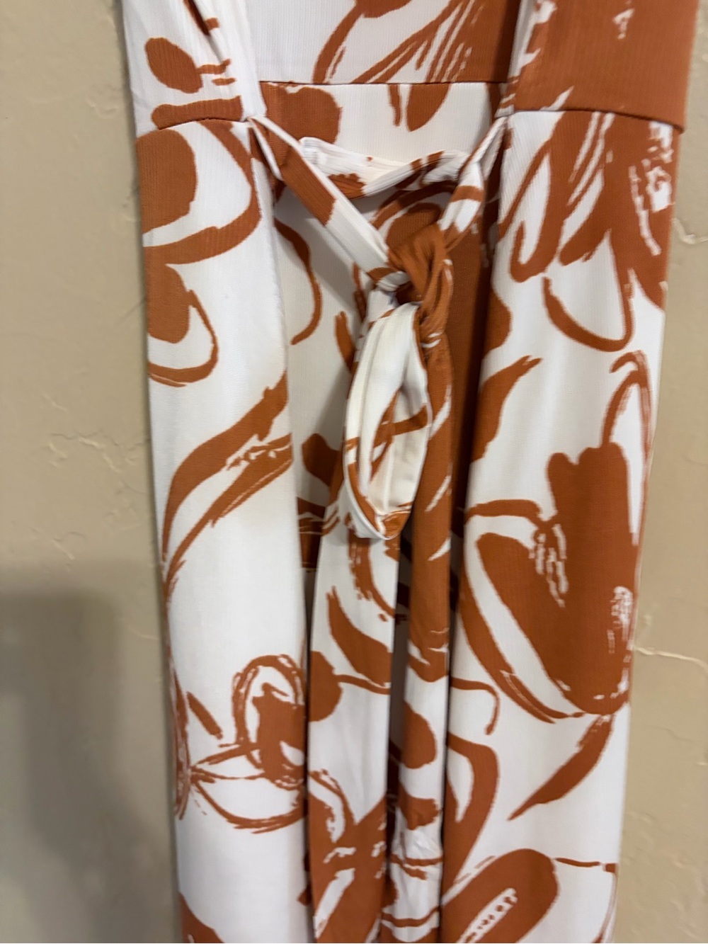 Gilli Cut Out Floral Dress in a terracotta / rust and cream medium new tie back - Picture 4 of 4